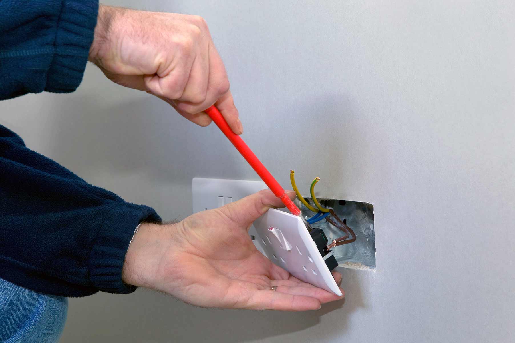 Our electricians can install plug sockets for domestic and commercial proeprties in Clapham and the local area. 